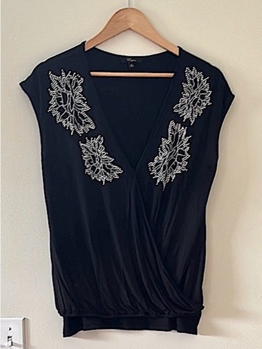 Cupio Soft Black and White Classy Beaded Sleeveless Blouse Women’s Size Medium M